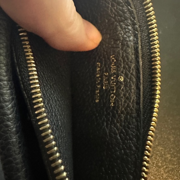 Louis Vuitton Black Recto Verso Leather Card Holder- Excellent Condition - Picture 2 of 2